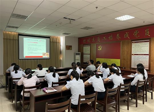 新半岛电子网站,半岛（中国）
组织参加疫情常态化下建筑企业经营管理风险管控培训